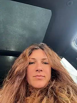 DaisyVibesss - Boobies need some air!