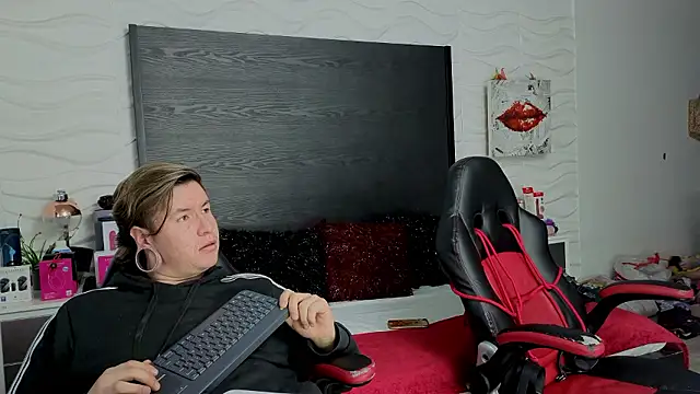 Онлайн чат XXX inkedsinners_