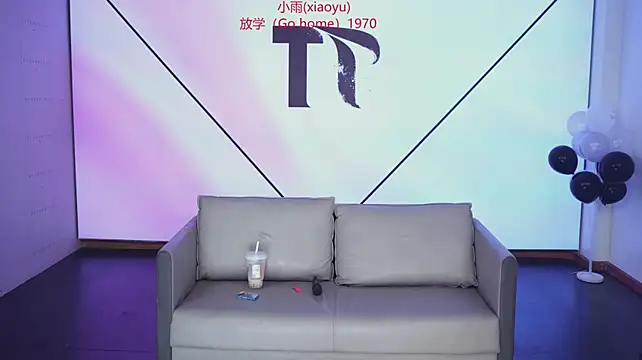 XXX chat uživo modela RoseGirl888