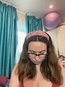 DienkaGreen's Live XXX Chat