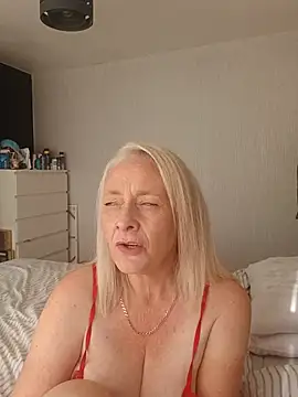 XXX chat uživo modela BellaUkCurvy