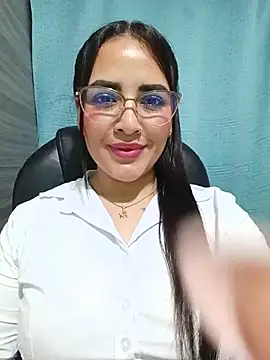 MAYE__13 élő XXX-chatje