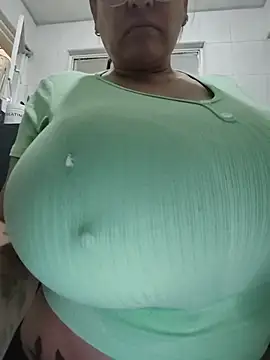 Chat XXX en directo de AlexxiaaMat