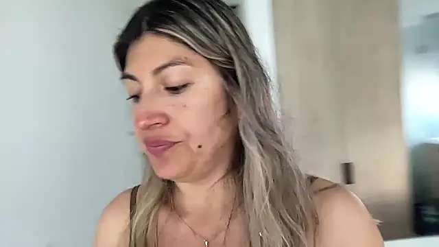 LunaBeya - exposed tits