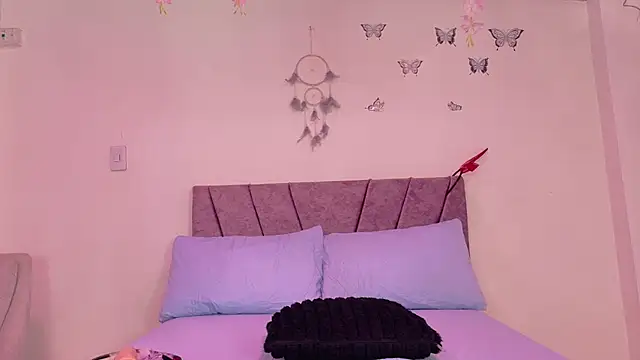 NahomyEvans - Suck my big tits