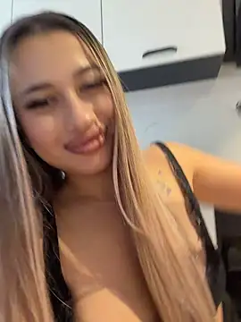 YourfavblondeのライブXXXチャット