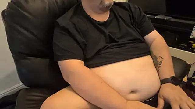 bigcuddlebear69er's Live XXX Chat