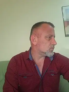 Dominator4y élő XXX-chatje