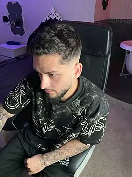 Онлайн чат XXX TroyWadee