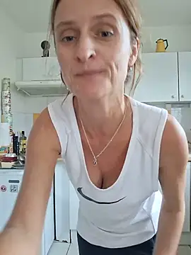 Miroslava17 - zoom ass