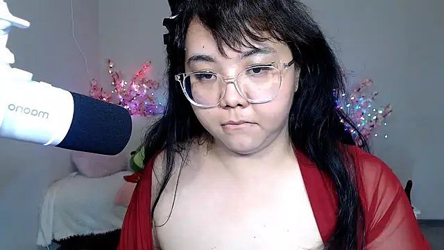 Moertomllyn Live XXX chat