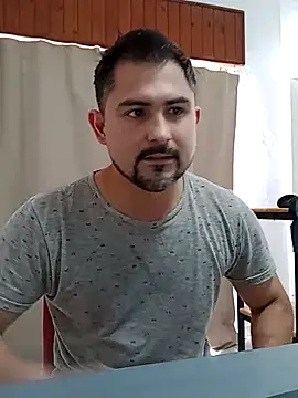 Bradd_32 élő XXX-chatje