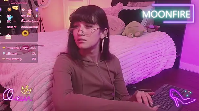 XXX chat uživo modela moonfiredancer