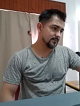 Chat XXX ao vivo de Bradd_32