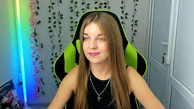 LuckyKinsley - A bit of cute dancing