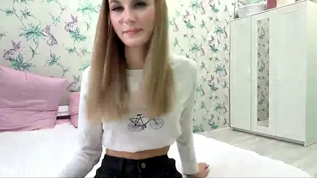 LianaLuecke - spin for you to show my ass