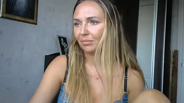AngelinaLove28 - naked