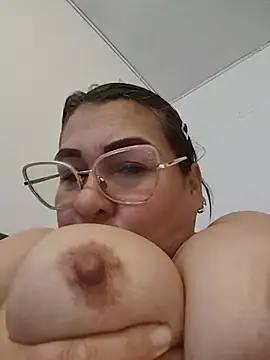 AlexxiaaMat Chat XXX in diretta