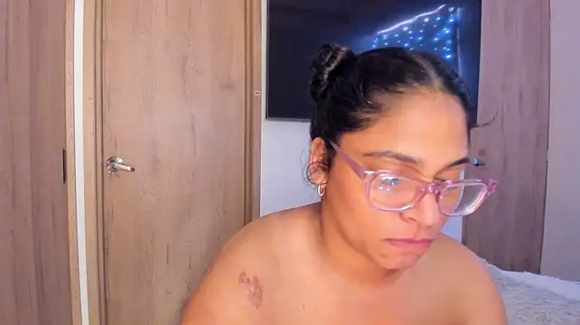 Czat XXX na żywo – Vickyy30_