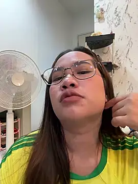 XXX chat uživo modela Ponthip