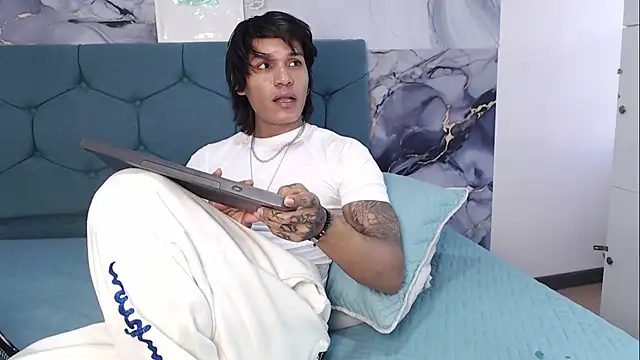 MaximilianRoth Live XXX-Chat