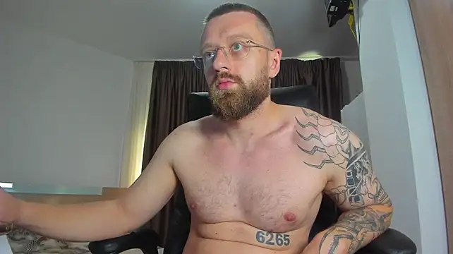 Findom_guy Adlı Modelin Canlı XXX Sohbeti