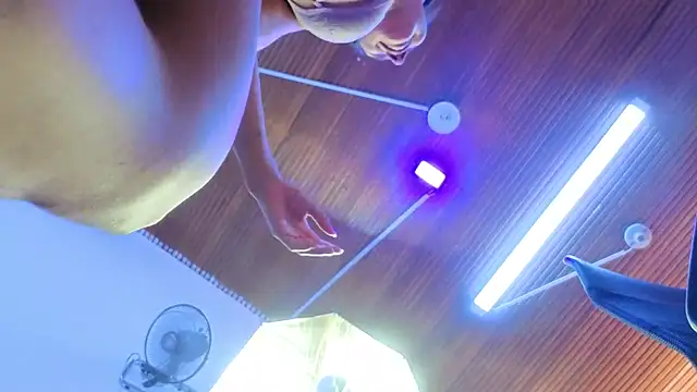 แชท XXX สดของ fisting_anal_69