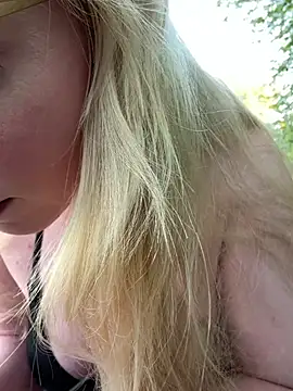 LinaLeana - Lt Outdoor Squirt Video 📹
