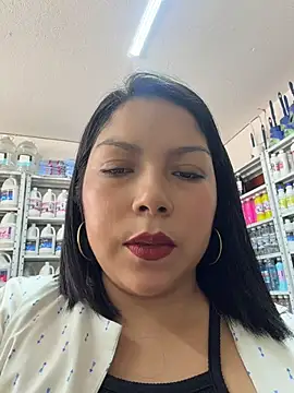 Chatroom XXX en direct de ISABELLA__LUNA