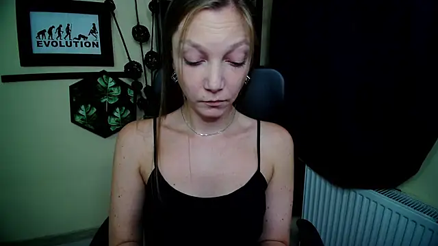 Chatroom XXX en direct de EmillyPlay