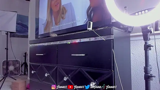 Yiauna Adlı Modelin Canlı XXX Sohbeti