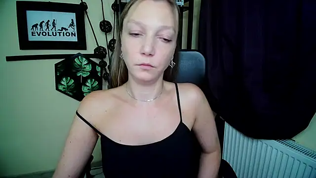 EmillyPlay Chat XXX in diretta