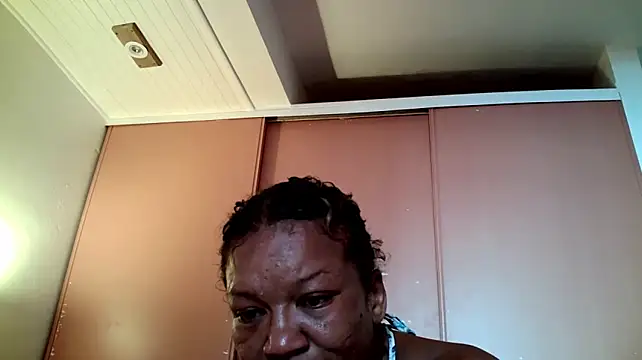 Flo97130n Live XXX chat