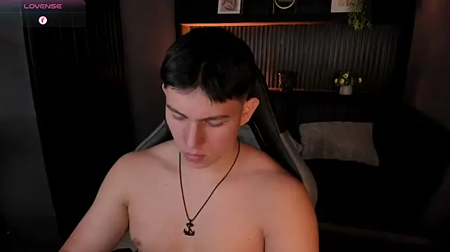 Онлайн чат XXX JamesCr_