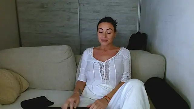 CloveLove's Live XXX Chat