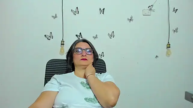 Amie_Adams82_ Adlı Modelin Canlı XXX Sohbeti