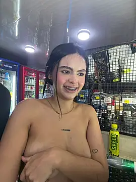 kitty_rousse01's Live XXX Chat