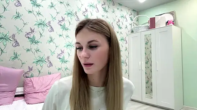 LianaLuecke - shoulde I tease you with shorts?