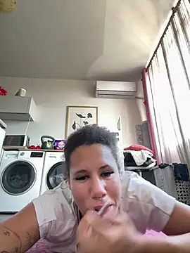 AaliyahHarris Adlı Modelin Canlı XXX Sohbeti