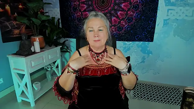 LilaMaharani XXX чат на живо