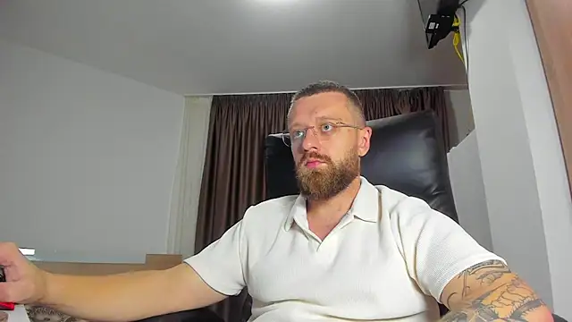 XXX chat uživo modela Findom_guy