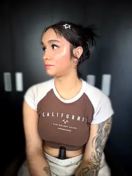 Isabella-Teen - Flash Tits🍒