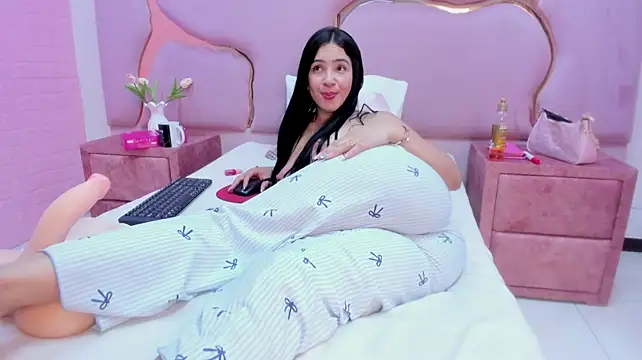LaurendPink - SHOW OFF MY PRETTY ASS❤️😍