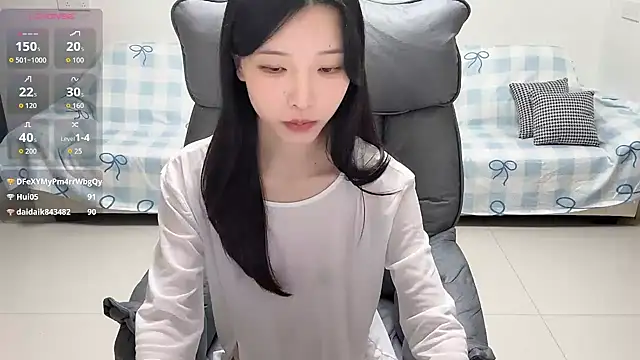 Jiajia_girl - 脱一件衣服