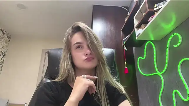 Živý XXX chat HarrietBunner