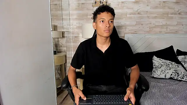 XXX chat uživo modela Jake_Noir