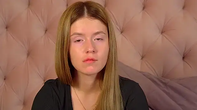 MilanaBalmain Adlı Modelin Canlı XXX Sohbeti