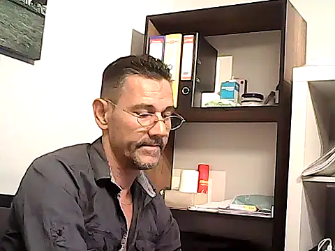 Chat +18 de mastercharisma35 ao vivo