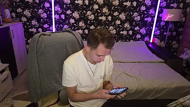 Vuitton Live XXX-Chat