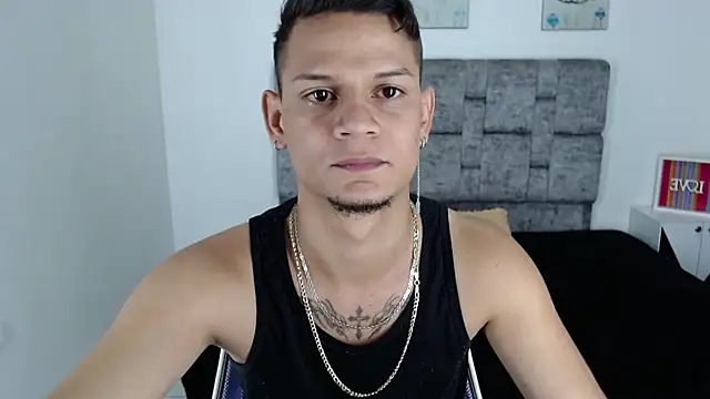 צ'אט XXX בשידור חי של axcel_boy_